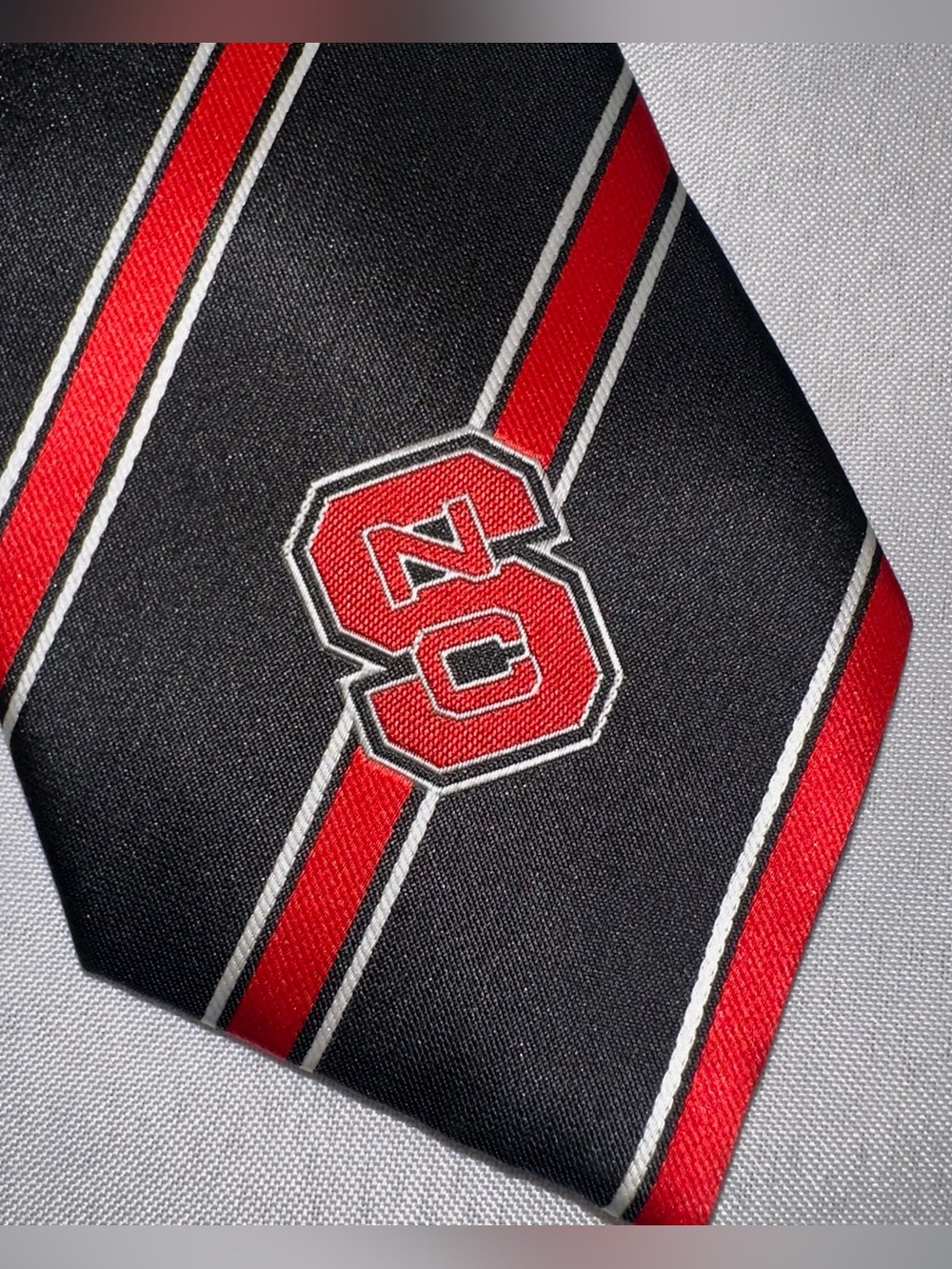 Eagles Wings NC State Wolfpack NCAA Men’sStriped Red Black Logo Tie - Picture 1 of 5